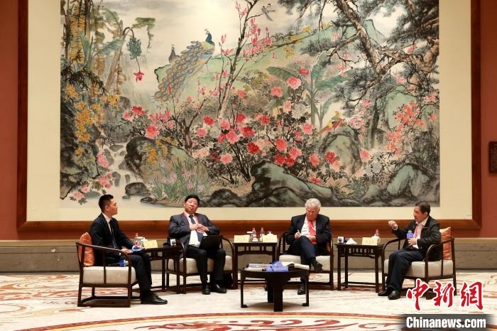 9月27日，尼山世界文明論壇在曲阜舉行，圖為該論壇的“高端訪談”活動(dòng)?！×籂?攝