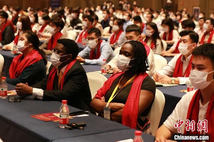 第十六屆“聯(lián)合國教科文組織孔子教育獎”9月27日晚在山東曲阜揭曉。梁犇 攝