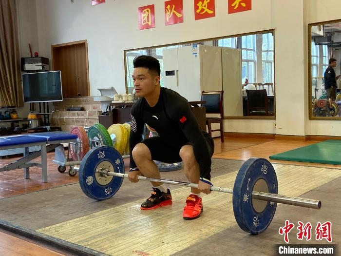 石智勇訓(xùn)練場(chǎng)景?！×植?攝