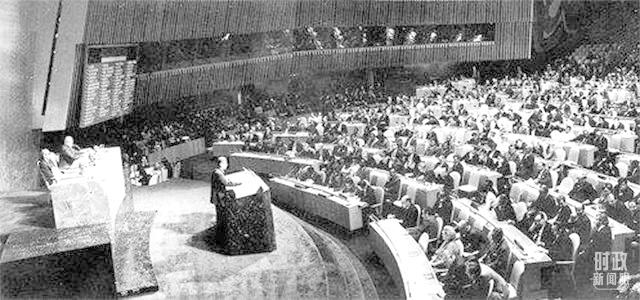 △1971年10月25日，第26屆聯(lián)合國(guó)大會(huì)現(xiàn)場(chǎng)。(資料圖)