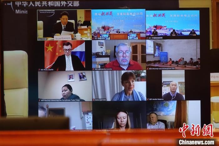 “幸福新西藏、發(fā)展新畫卷”云訪問活動在拉薩、北京、莫斯科等地同時舉行。　冉文娟 攝