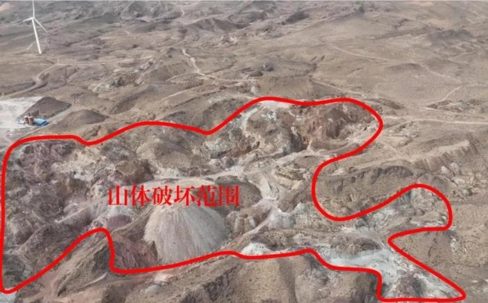  2021年12月12日，督察組使用無人機拍攝，中寧縣馬道梁北部歷史遺留礦山破壞山體面積達240余畝，現(xiàn)場滿目瘡痍、千瘡百孔