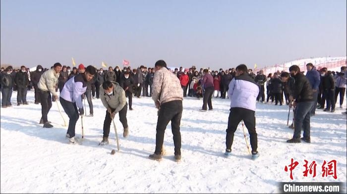 帕普孜球場，激烈角逐?！“统h融媒體中心供圖