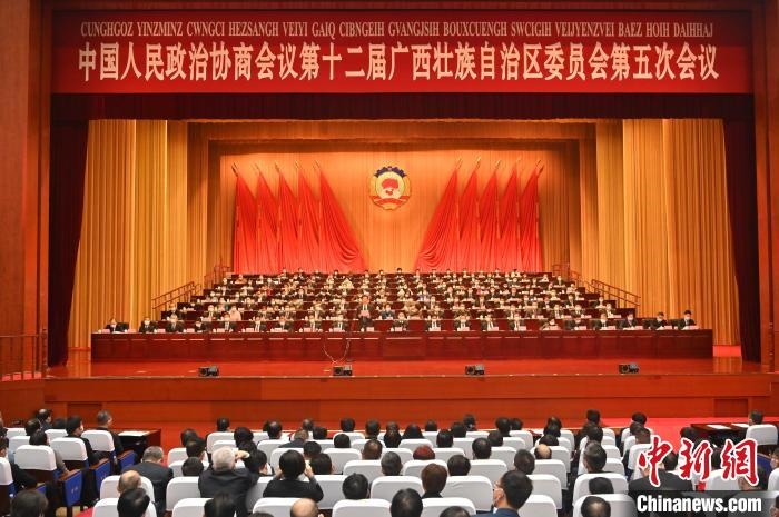 圖為大會(huì)閉幕?！∮峋?攝