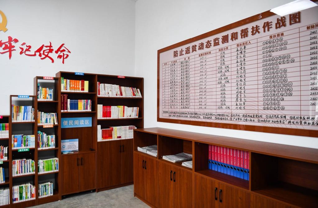 1月27日，段村村委會(huì)內(nèi)的防止返貧動(dòng)態(tài)監(jiān)測(cè)和幫扶作戰(zhàn)圖。新華社記者 柴婷 攝