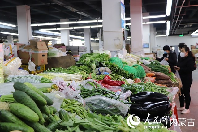 本輪疫情初期的美通農(nóng)產(chǎn)品批發(fā)市場。玉泉區(qū)融媒體中心供圖