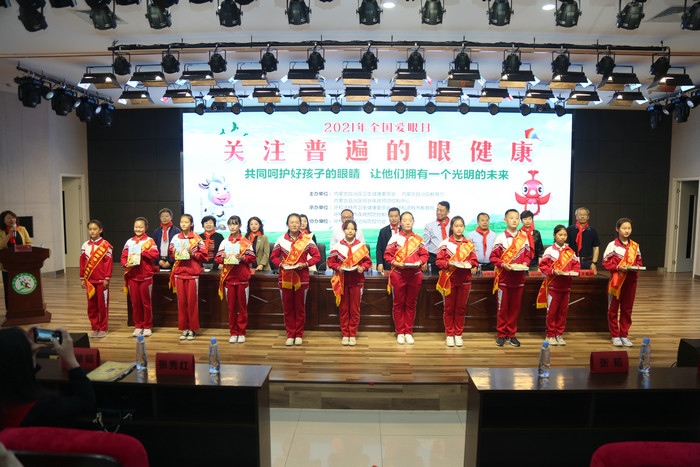 1622821295615489.jpg 1.捐贈(zèng)近視防控圖書(shū).JPG