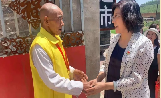 1625105255304757.png “七一”前夕 青城女商赴清水河縣慰問(wèn)困難老黨員和困難群眾372.png