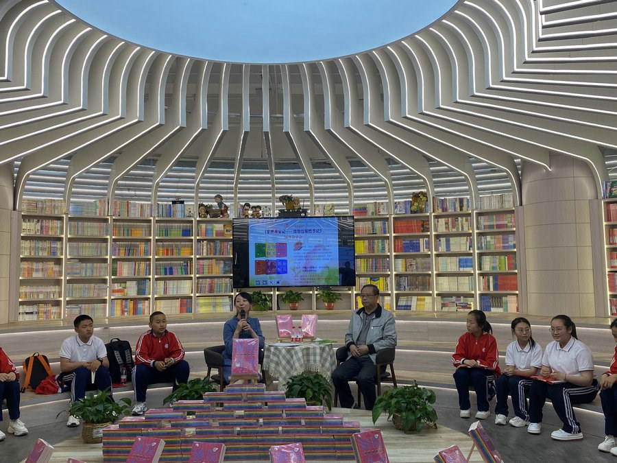 1715768146910810.jpg 2——《草原尋寶記》編輯藺潔老師分享書中的有趣知識.jpg