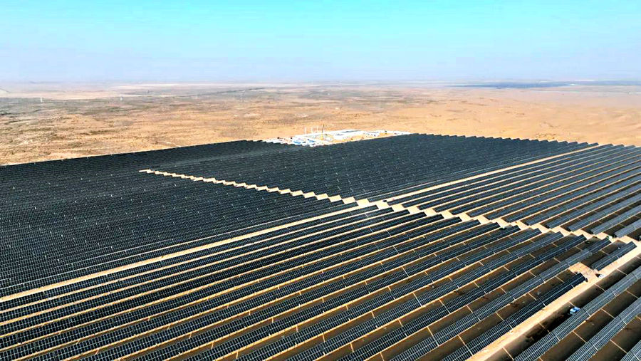 1743749816818980.jpg 磴口縣10萬千瓦光伏+沙產(chǎn)業(yè)生態(tài)協(xié)同發(fā)展項目實現(xiàn)全容量并網(wǎng)發(fā)電.jpg