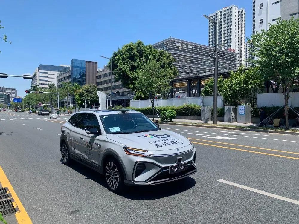 △自動(dòng)駕駛汽車(chē)在河套深港科技創(chuàng)新合作區(qū)開(kāi)展道路測(cè)試。