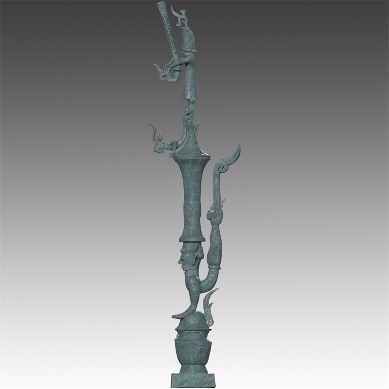 銅罍座倒立鳥足頂尊神像。四川省文物考古研究院供圖