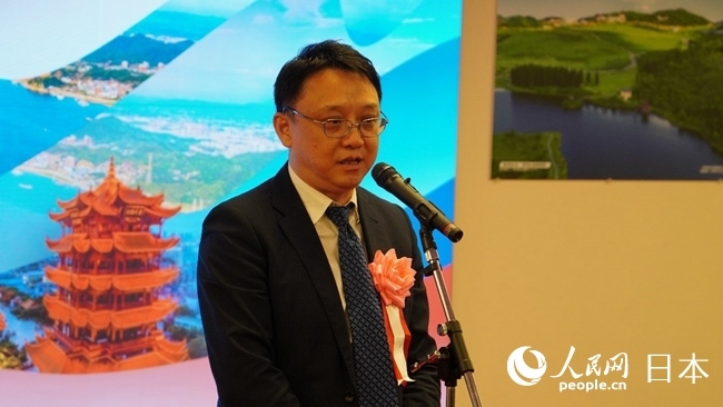 （圖片說明：東京中國文化中心主任羅玉泉致辭。人民網(wǎng)滕雪 攝）