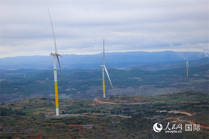 位于云南省曲靖市富源縣的富源西風(fēng)電基地。（人民網(wǎng) 李發(fā)興攝）