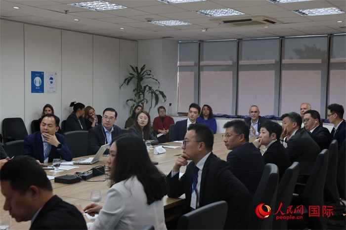 與會(huì)代表參與座談交流。（人民網(wǎng)記者 時(shí)元皓攝）