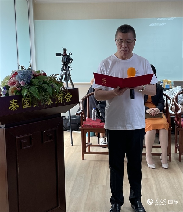 泰國浙江商會會長祁曉云受泰國華僑華人和駐泰各級商會機(jī)構(gòu)委托發(fā)出倡議，華僑華人群體將積極助力亞運(yùn)會舉行。人民網(wǎng)記者 劉慧攝