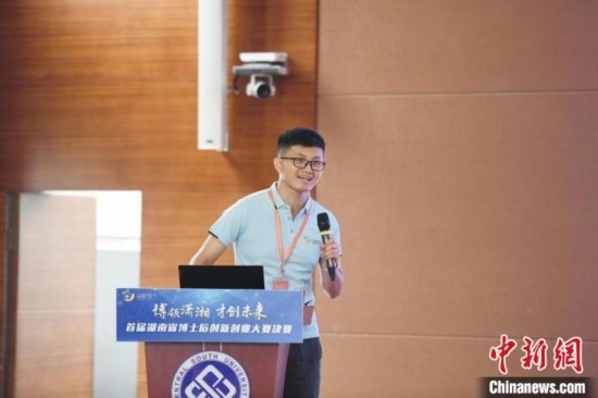 選手進(jìn)行路演。楊華峰 攝