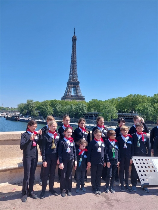 2.2023年5月，巴黎寶麗聲童聲合唱團(tuán)錄制歌曲《如果我去中國》。（圖片由受訪者提供）