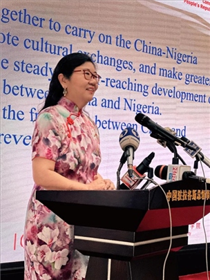 中國駐拉各斯總領館總領事嚴宇清致辭。駐拉各斯總領館供圖