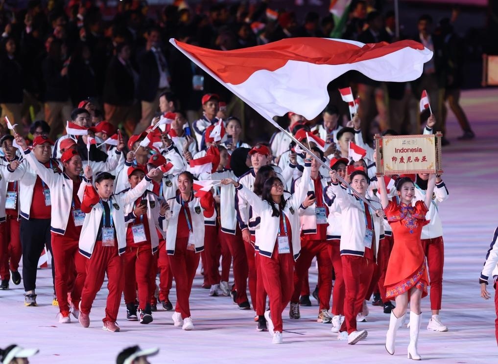7月28日，印度尼西亞大學生體育代表團在開幕式上入場。新華社記者張麗蕓攝