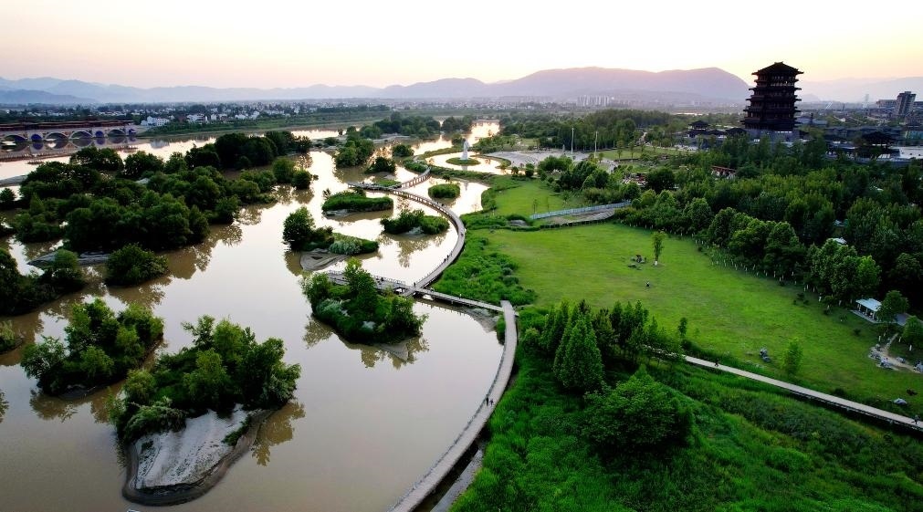 2022年5月16日拍攝的天漢濕地公園景色。新華社記者 邵瑞 攝