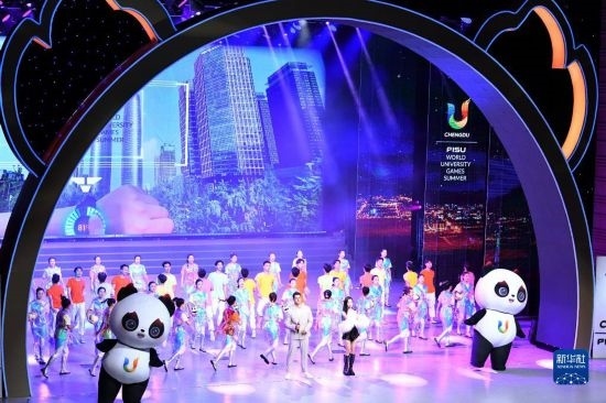 7月29日拍攝的聯(lián)歡會(huì)現(xiàn)場(chǎng)。新華社記者 張端 攝