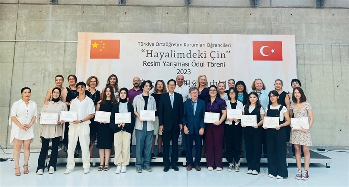 現(xiàn)場合影。