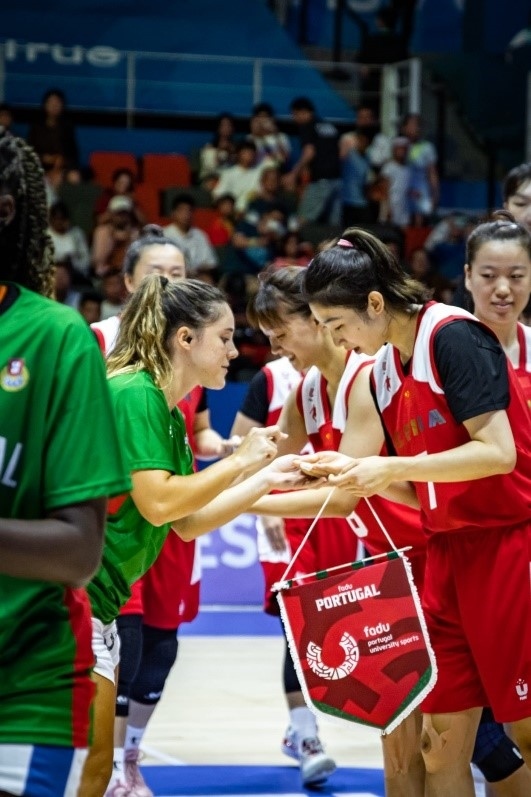 28日，成都大運(yùn)會(huì)女籃項(xiàng)目葡萄牙隊(duì)對戰(zhàn)中國隊(duì)。 受訪者供圖