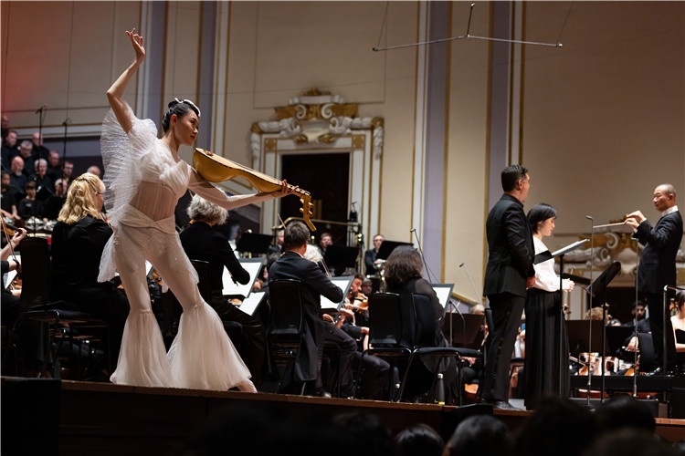 圖8月5日，2023愛丁堡國際藝術(shù)節(jié)開幕式音樂會《慈悲頌》的演出現(xiàn)場。藝術(shù)節(jié)組委會供圖