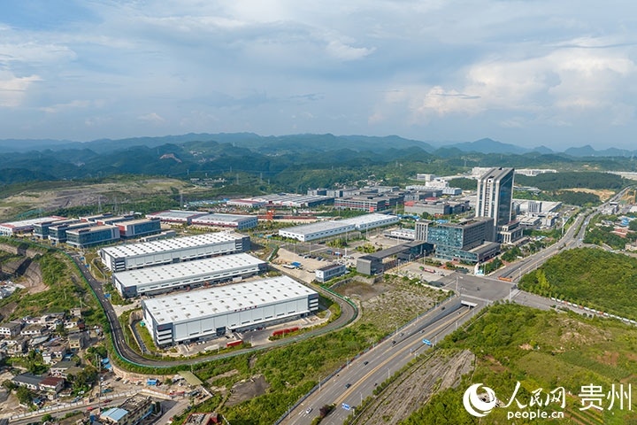 航拍貴陽綜保區(qū)。人民網(wǎng)記者 涂敏攝