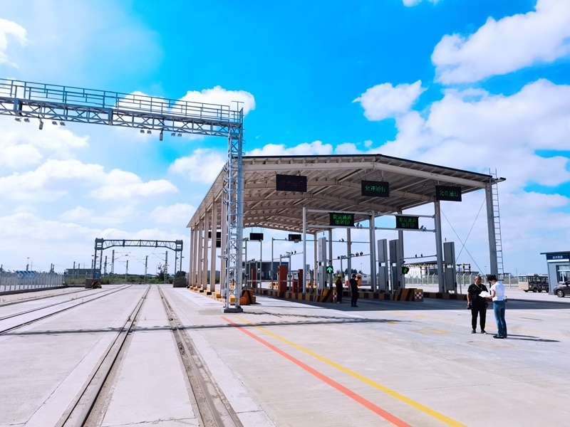 中歐班列（沈陽）集結(jié)中心貨運通道。人民網(wǎng)記者 栗翹楚攝