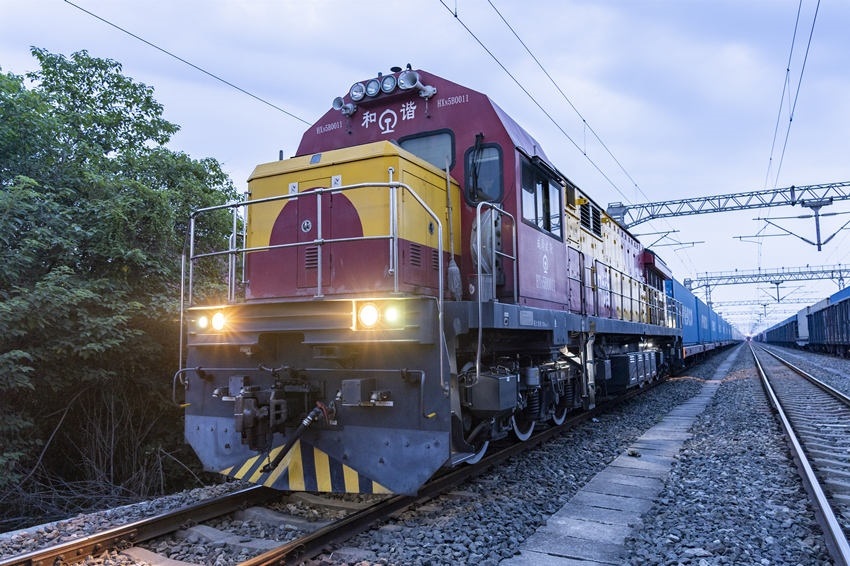 首趟中歐班列（成都）冷鏈專列到達(dá)成都國際鐵路港。青白江區(qū)委宣傳部供圖