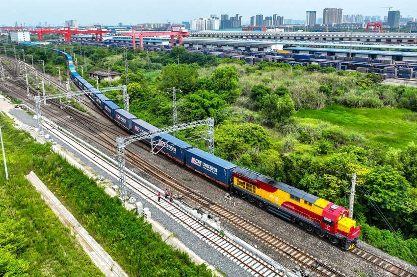 中歐班列（成渝）駛出成都國際鐵路港。青白江區(qū)委宣傳部供圖