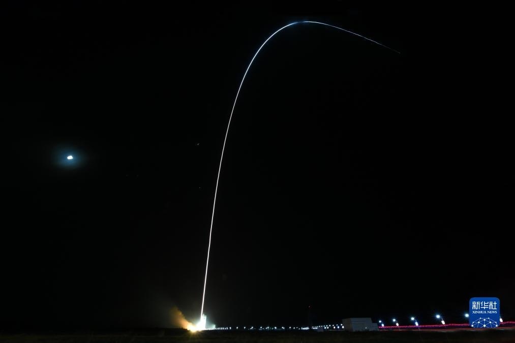 9月7日02時14分，我國在酒泉衛(wèi)星發(fā)射中心使用長征四號丙運載火箭，成功將遙感三十三號03星發(fā)射升空，衛(wèi)星順利進(jìn)入預(yù)定軌道，發(fā)射任務(wù)獲得圓滿成功。新華社發(fā)（汪江波 攝）