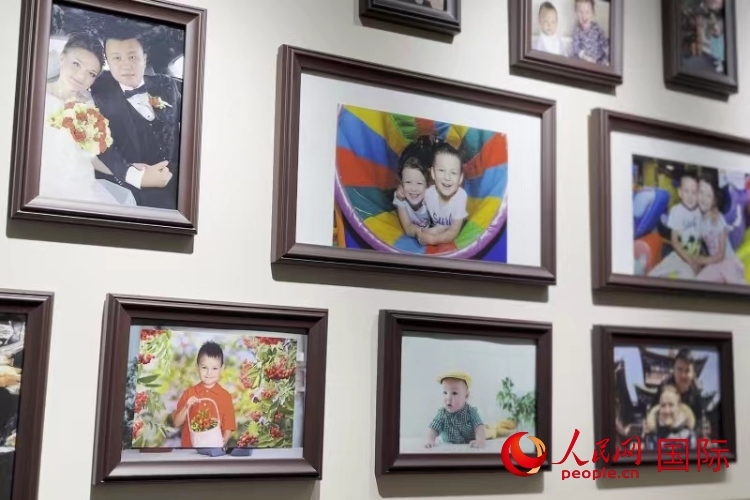 照片墻記錄每個(gè)幸福的瞬間。 人民網(wǎng) 皇甫萬里攝