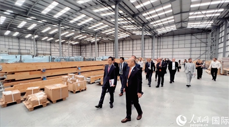 圖為旗艦倉(cāng)現(xiàn)場(chǎng)。人民網(wǎng) 郭錦標(biāo)攝