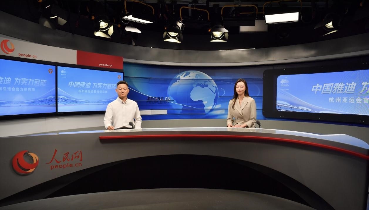 雅迪科技集團全球營銷與服務總裁王家中接受人民網(wǎng)記者采訪。人民網(wǎng)記者 于凱攝