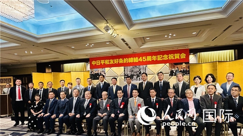 到場嘉賓合影留念。人民網 蔣曉辰攝