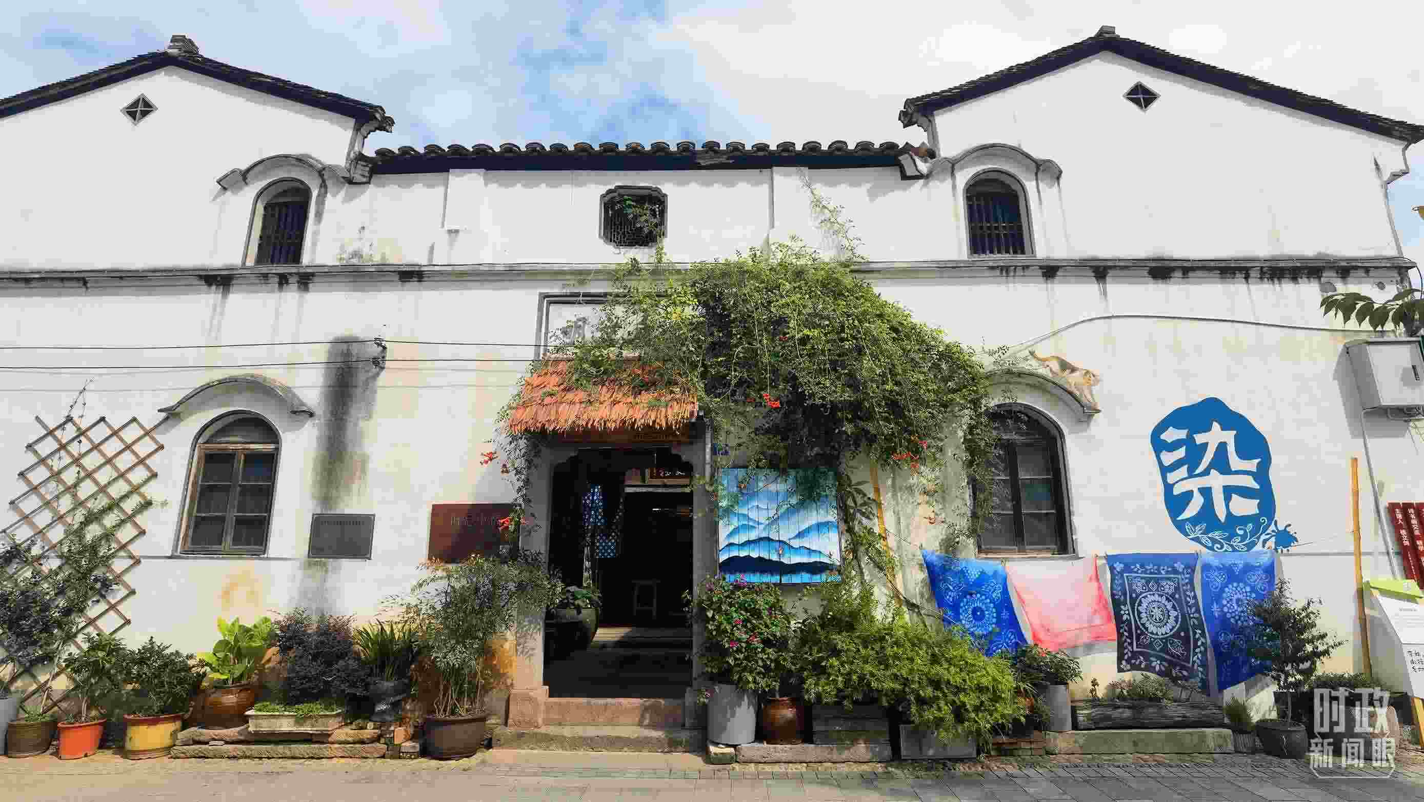 △李祖村的藝術(shù)染坊。（總臺(tái)央視記者周志國拍攝）