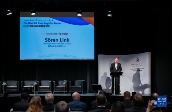 9月21日，在德國(guó)杜伊斯堡，杜伊斯堡市市長(zhǎng)澤倫·林克出席2023新絲路物流論壇并致辭。新華社記者 張帆 攝