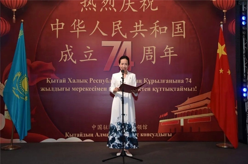 圖為蔣薇總領事致辭。駐阿拉木圖總領館供圖