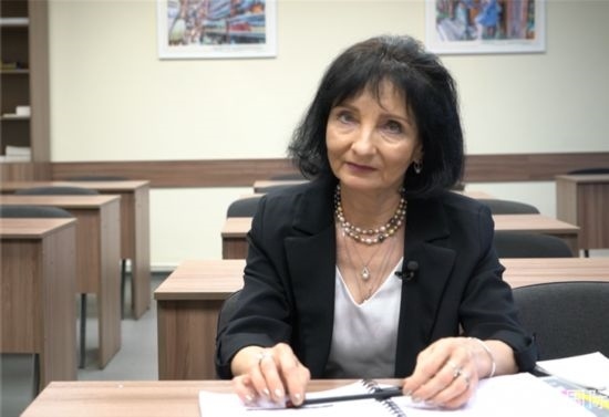 阿拉在白大孔院接受記者采訪。人民網(wǎng)記者 皇甫萬里攝