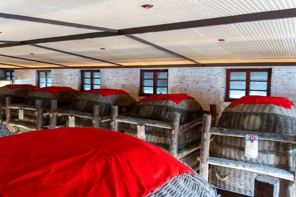 西鳳酒“酒?！辟A存庫 王哲攝