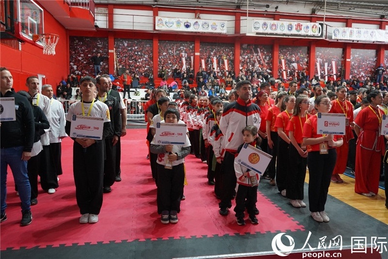 圖為開(kāi)幕式現(xiàn)場(chǎng)運(yùn)動(dòng)員入場(chǎng)儀式。人民網(wǎng)記者 許放攝