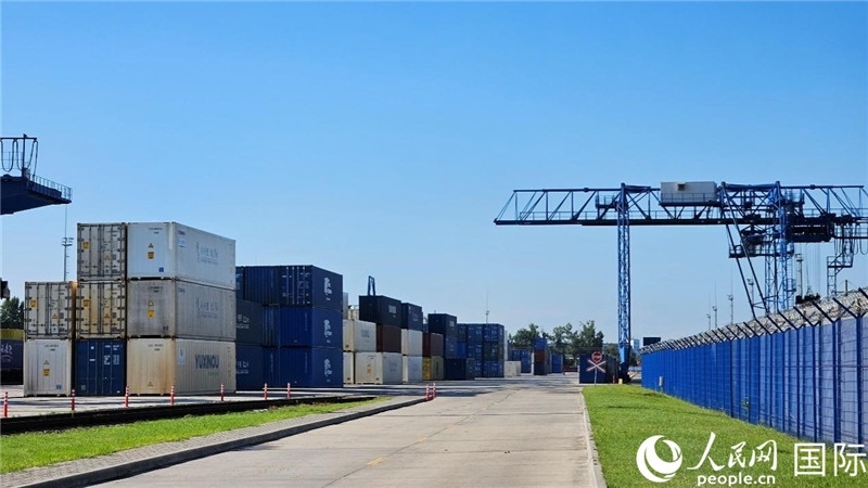 布列斯特北站，堆滿了來自中國的貨物。人民網記者 王震攝