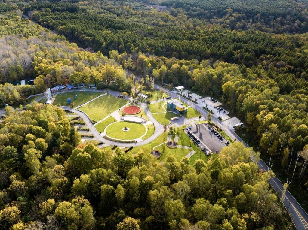 長白山華美勝地已實現(xiàn)“綠電”直供。嚴(yán)磊攝