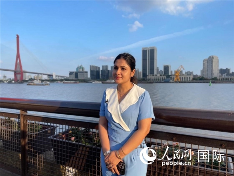 孟加拉國(guó)Channel24電視頻道主持人伊斯拉特·阿敏在上海市楊浦濱江接受采訪。 人民網(wǎng)記者 張榮攝