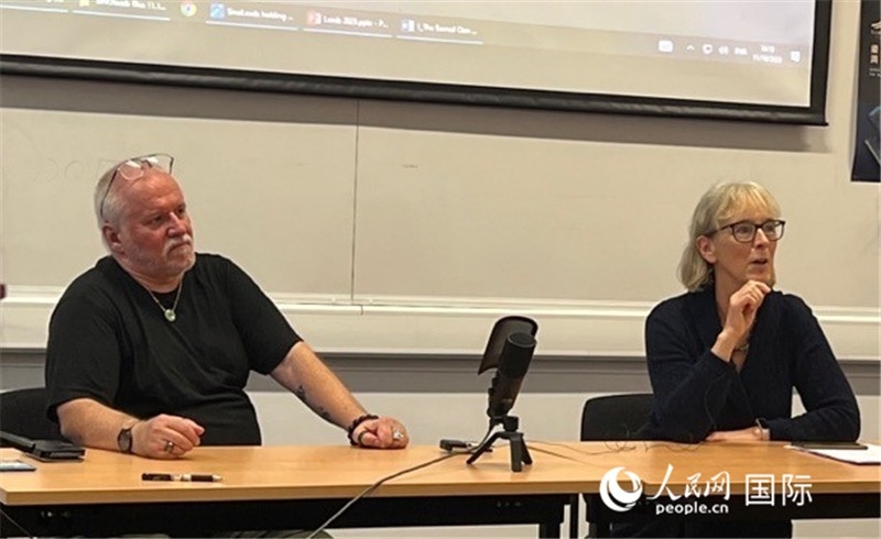 翻譯家韓斌、普華杰與師生交流 攝影 實(shí)習(xí)生王雪珊