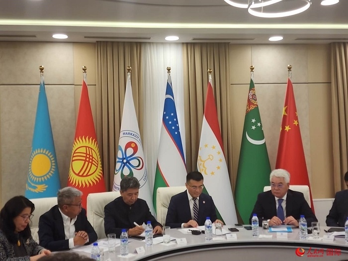 中國駐烏茲別克斯坦大使于駿致辭。人民網(wǎng)記者 李強(qiáng)攝