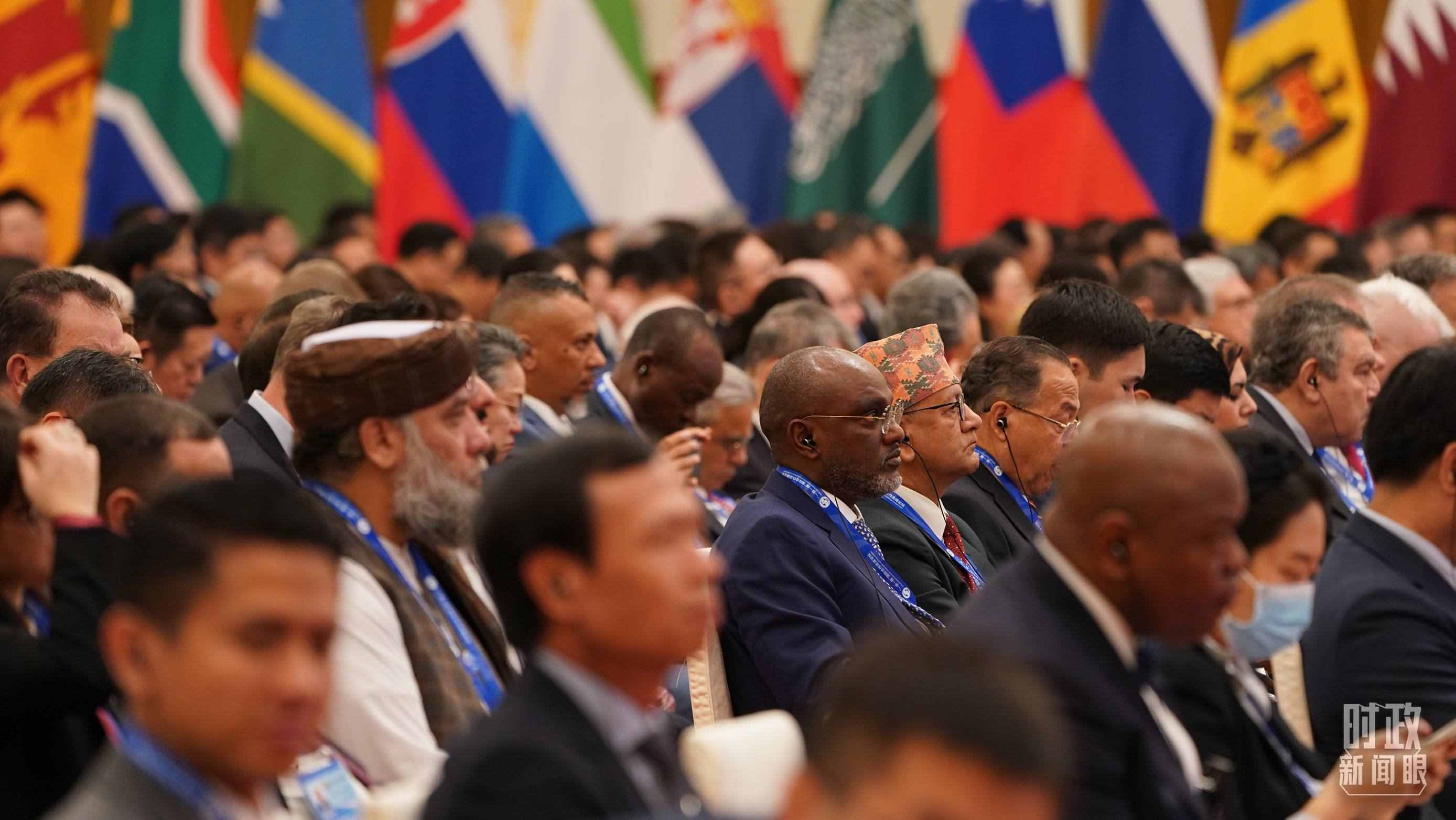 △開幕式現(xiàn)場(chǎng)的與會(huì)嘉賓。（總臺(tái)國(guó)廣記者李晉拍攝）